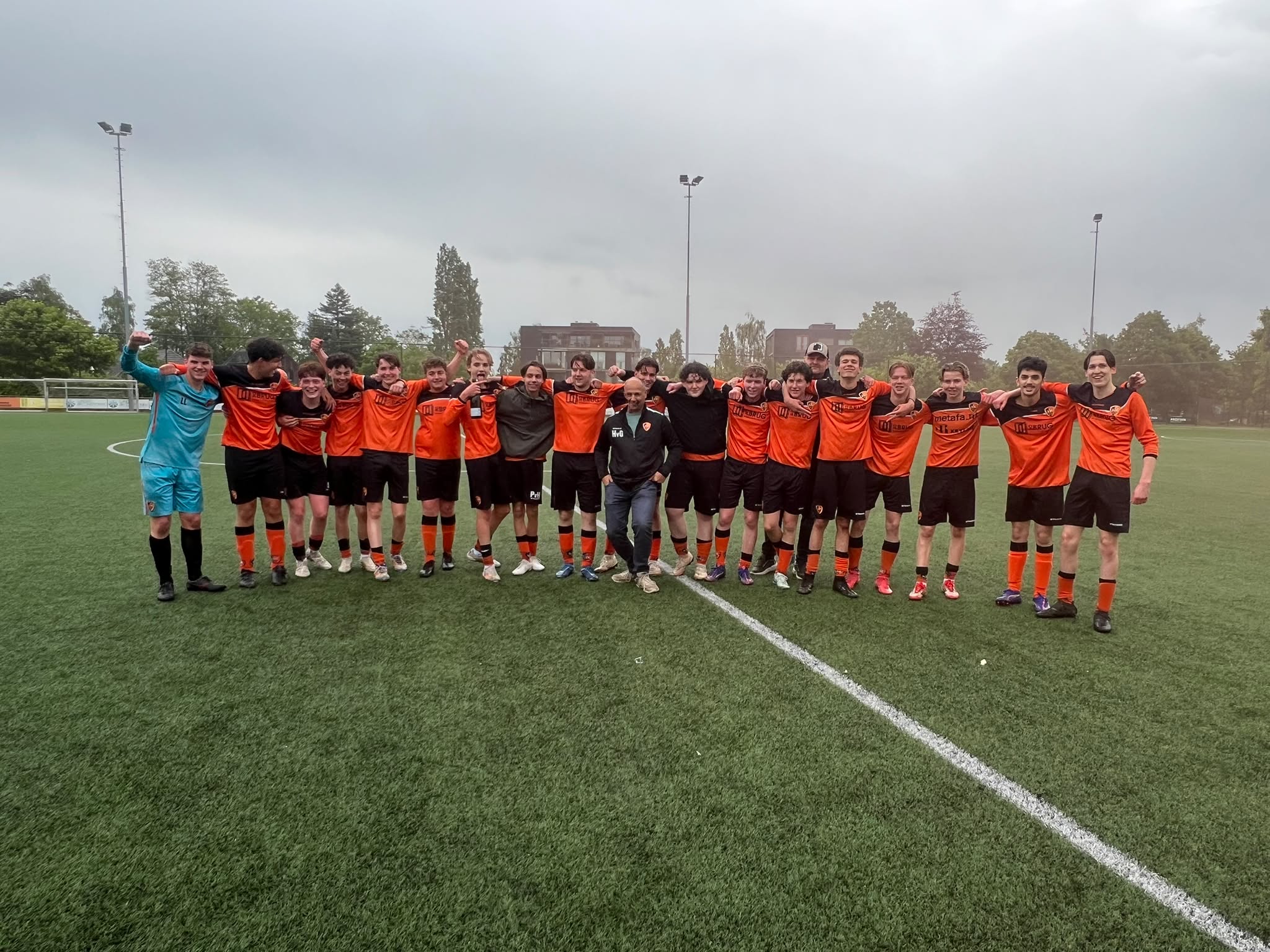 SBC 17-2 kroont zich tot kampioen na zenuwslopende ontknoping