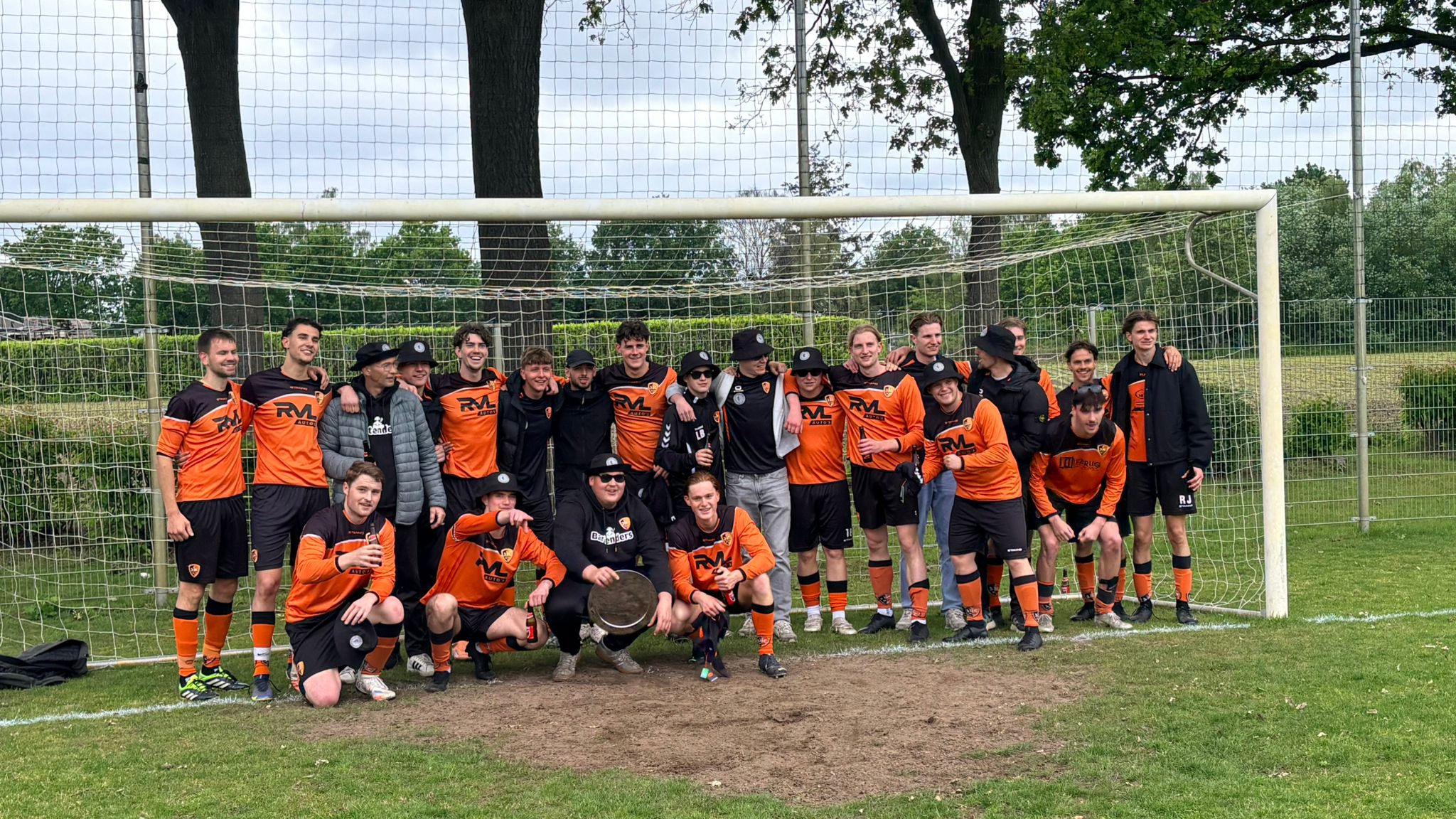 SBC 13 kroont zich tot kampioen na overtuigende zege